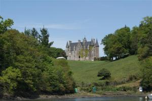 Beautiful chateau on Odet river