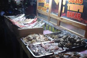 Fish in the night market waiting to be cooked