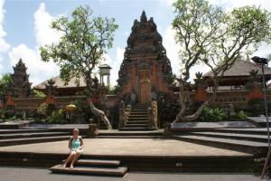 Pura Taman Saraswati