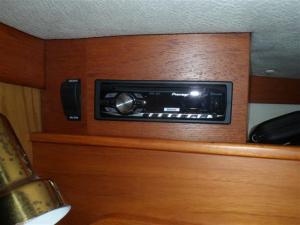 Posh new radio with bluetooth