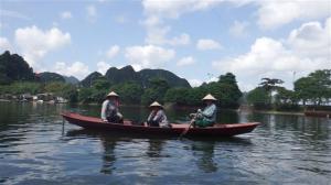 Ladies on the Suoi Yen river