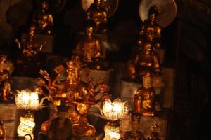 Guilded Quan Am statue