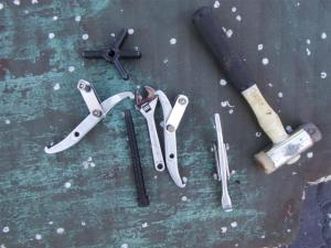 His puller kit laid out on the rudder