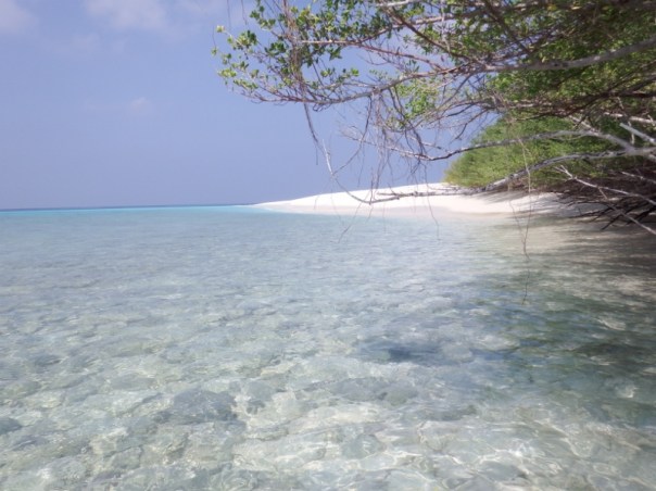 The sand bar on the southern tip of the island of Uligamu