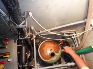 Disconnecting the old tank